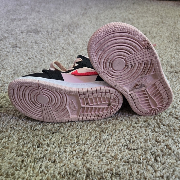 Pink Baby (5C) Air Jordan Nike shoes - Picture 4 of 5